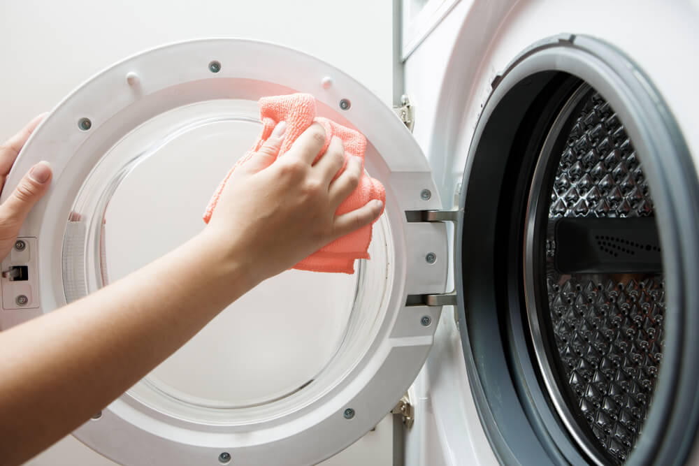 Cần vệ sinh máy giặt thường xuyên để đảm bảo hoạt động tốt nhất của máy giặt và an toàn vệ sinh