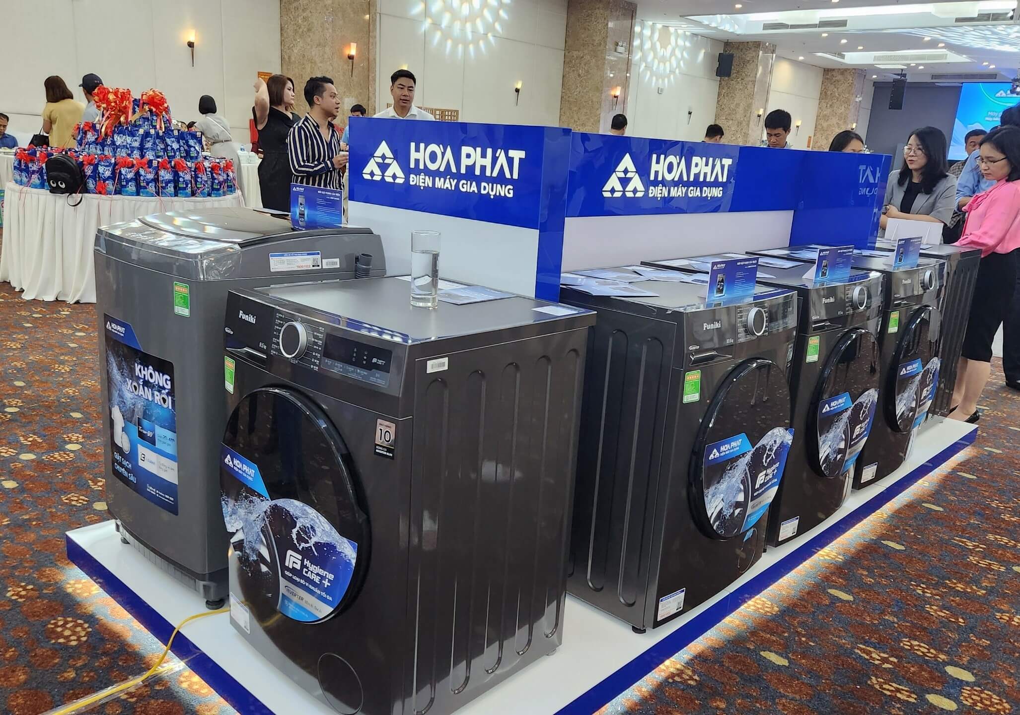 Máy giặt cửa ngang Hòa Phát